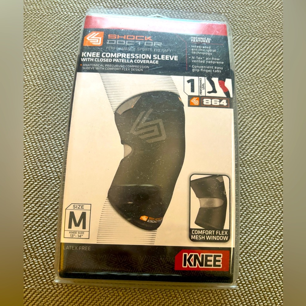 Shock Doctor knee compression sleeve size medium NEW!